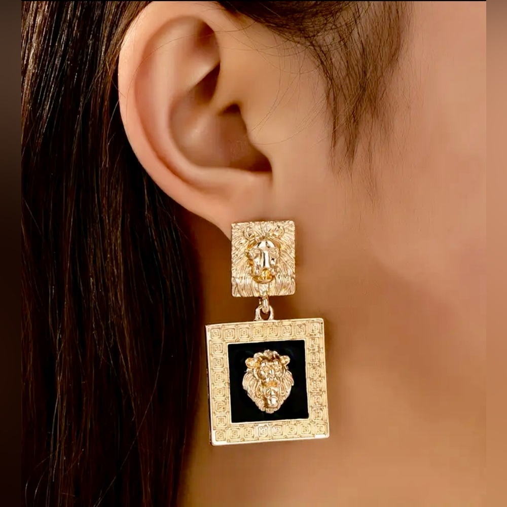 Vintage Elegant Gold Lion Head Drop Earrings